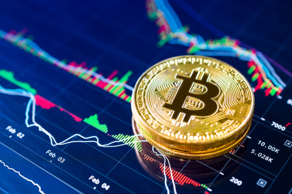 Биткоин демонстрирует устойчивость на фоне эскалации конфликтов и институционального спроса